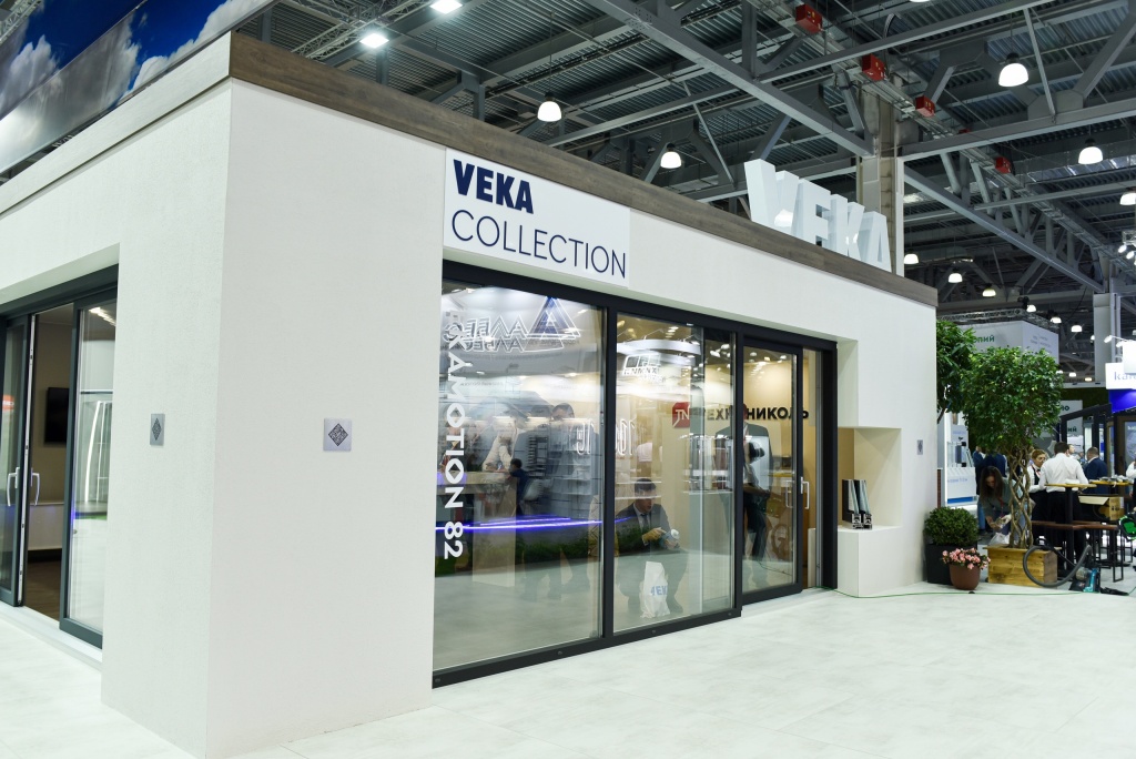 Фотография стенда компании VEKA на выставке MosBuild